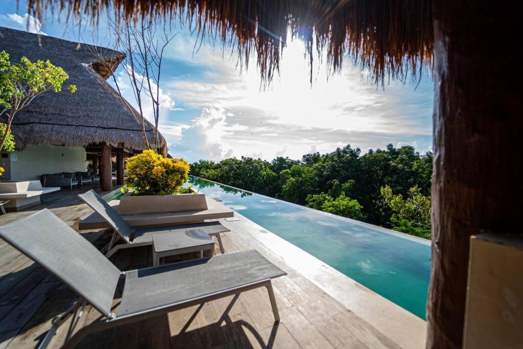 Luxury In The Exclusive Area Of Apartment